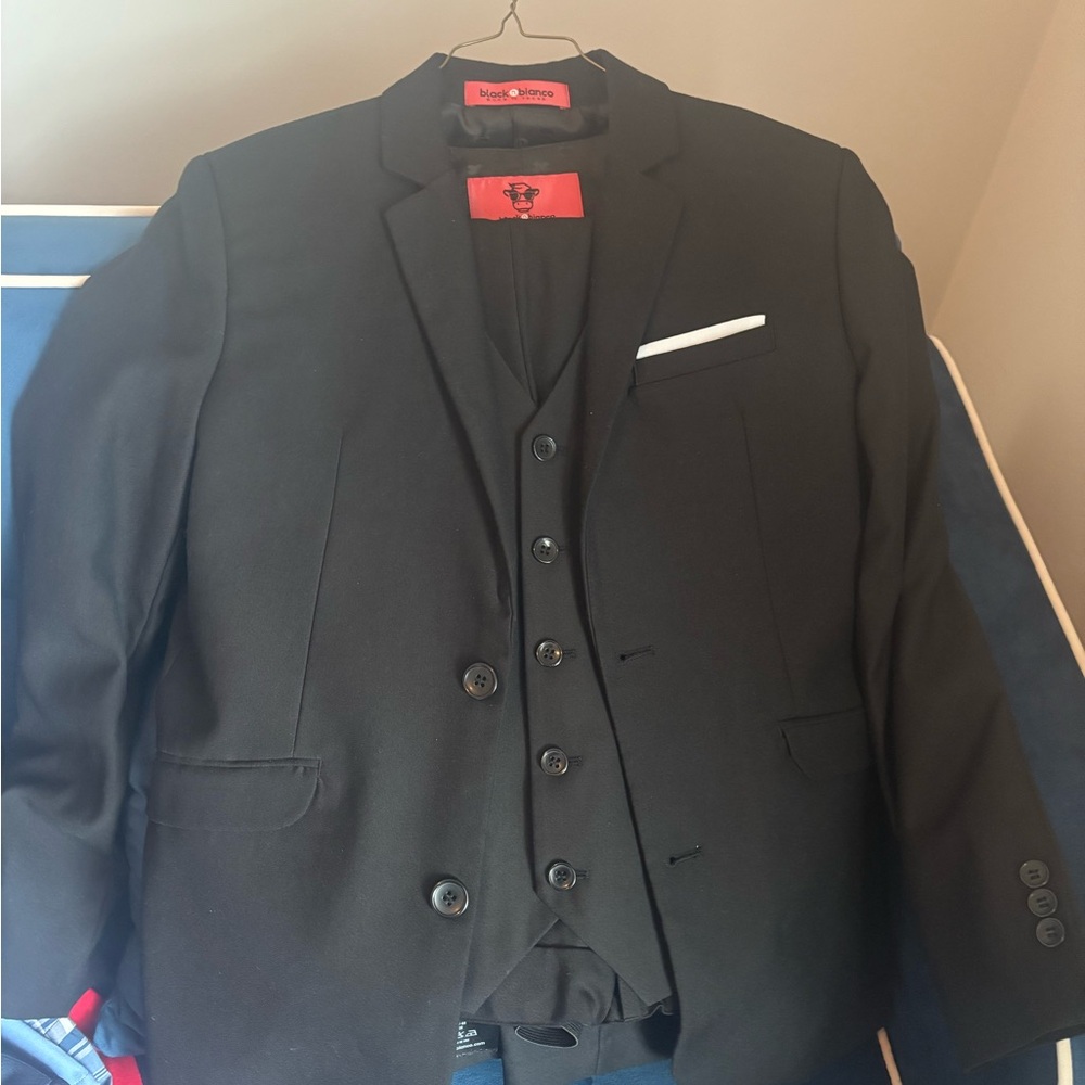 Abrand Black Matching Suit Set with Notch Lapels